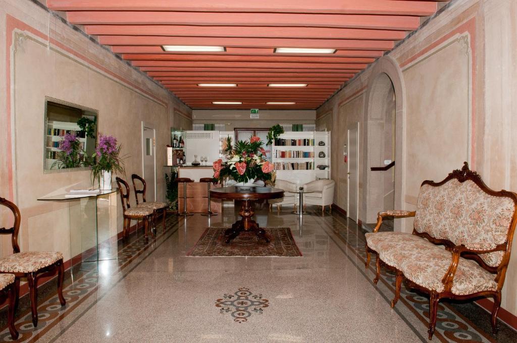 Hotel Villa Maternini Vazzola Exterior photo